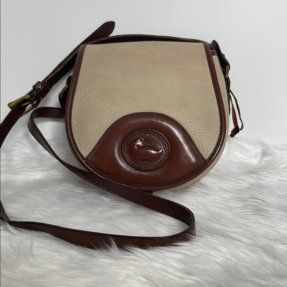 Vintage Dooney Bourke Medium Equestrian Saddle Style Flap Front Bag AWL B751